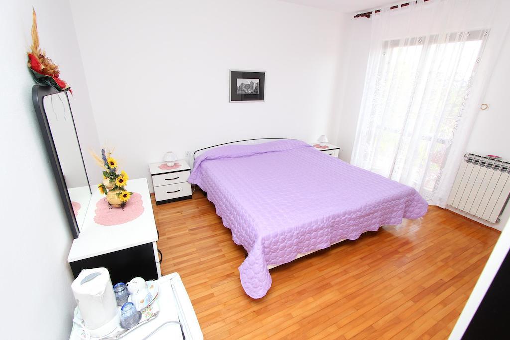 Rooms And Apartment Sanja 로비니 객실 사진