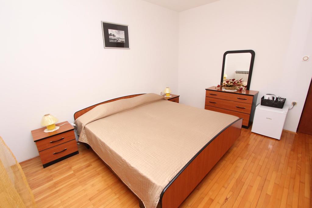 Rooms And Apartment Sanja 로비니 외부 사진